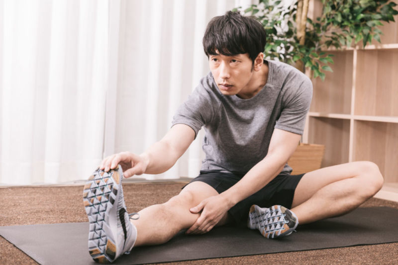 なぜ左だけ股関節が痛む?片側だけ股関節が痛くなってしまう人の原因とは